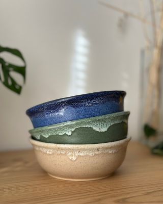 🌲 Malá vánoční várka keramických 600 ml misek právě vzniká... 🎁 Na vanoční naskladnění jich bude jen pár kousků,...