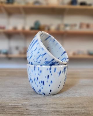 Další novinka 💙. Na fotkách jste ji už viděli, ale na e-shopu zatím nebyla. Už v pátek se objeví online a má jméno Frøst...