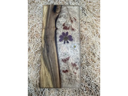 Prkénko z ořechu a čiré pryskyřice s květy