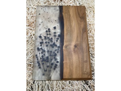 Prkénko z třešňového dřeva a čiré pryskyřice s levandulí