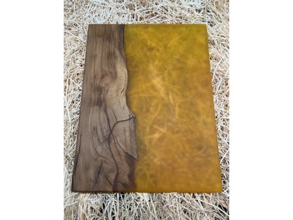 Prkénko z hrušky a zlatavá pryskyřice