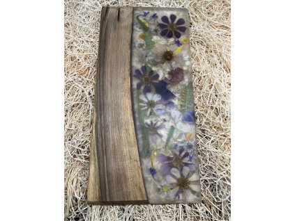 Prkénko z ořechu s čirou pryskyřicí s květy