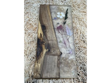 Prkénko z ořechu s čirou pryskyřicí s květy