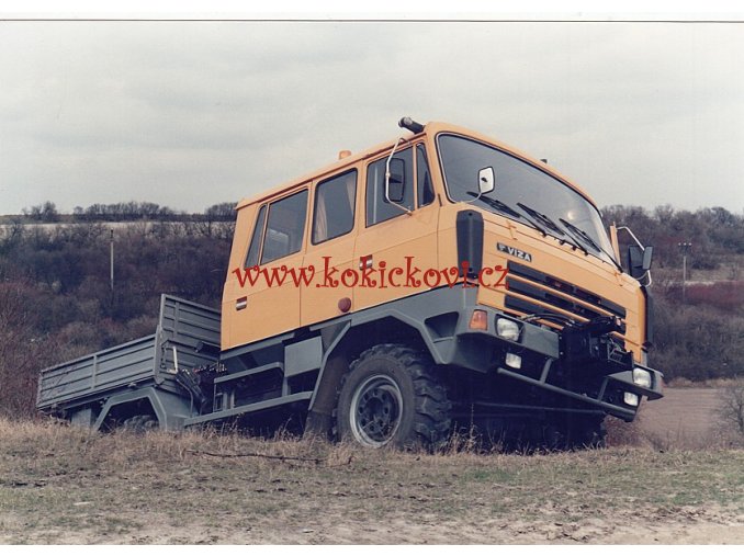 Roudnické strojírny a slévárny a.s. ROSS - podniková reklamní fotografie - 18*12 cm - typ vozidla viz fotografie - cca 1993 - VALNÍK