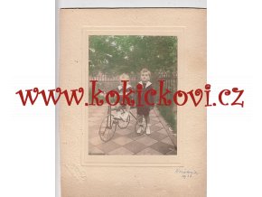 STARÁ FOTOGRAFIE DĚTI A TŘÍKOLKA - NERATOVICE 1926 -FOTO ATELIER REZEK VÁCLAVSKÉ NÁMĚSTÍ