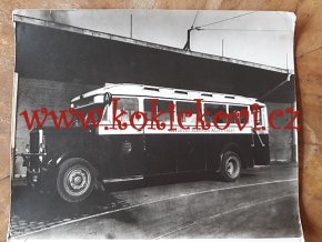 AUTOBUS ŠKODA ? VOZOVNA VRŠOVICE - REKLAMNÍ FOTOGRAFIE ROZMĚRY A STÁŘÍ VIZ POPISEK