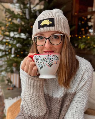 Zlaté prasátko letos uvidím! 😀🐷 Jestli chceš tež, mrkni na náš eshop➡️ https://www.kokotisk.cz/cepice-zlate-prasatko/...