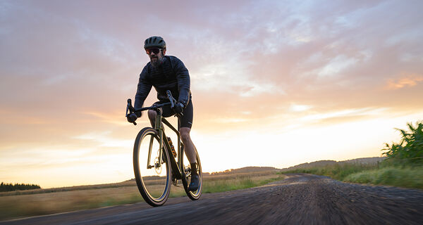 Kolo na cyklostezky a šotolinu: 7 typických jízd a co při nich rozhoduje (pohodlí vs. rychlost)