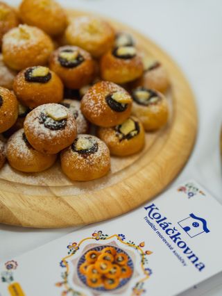 Svatební koláčky nejsou jen sladkou tečkou v rámci sweet baru, na svatbách. 🤍 Jsou symbolem radosti, hojnosti a nového...