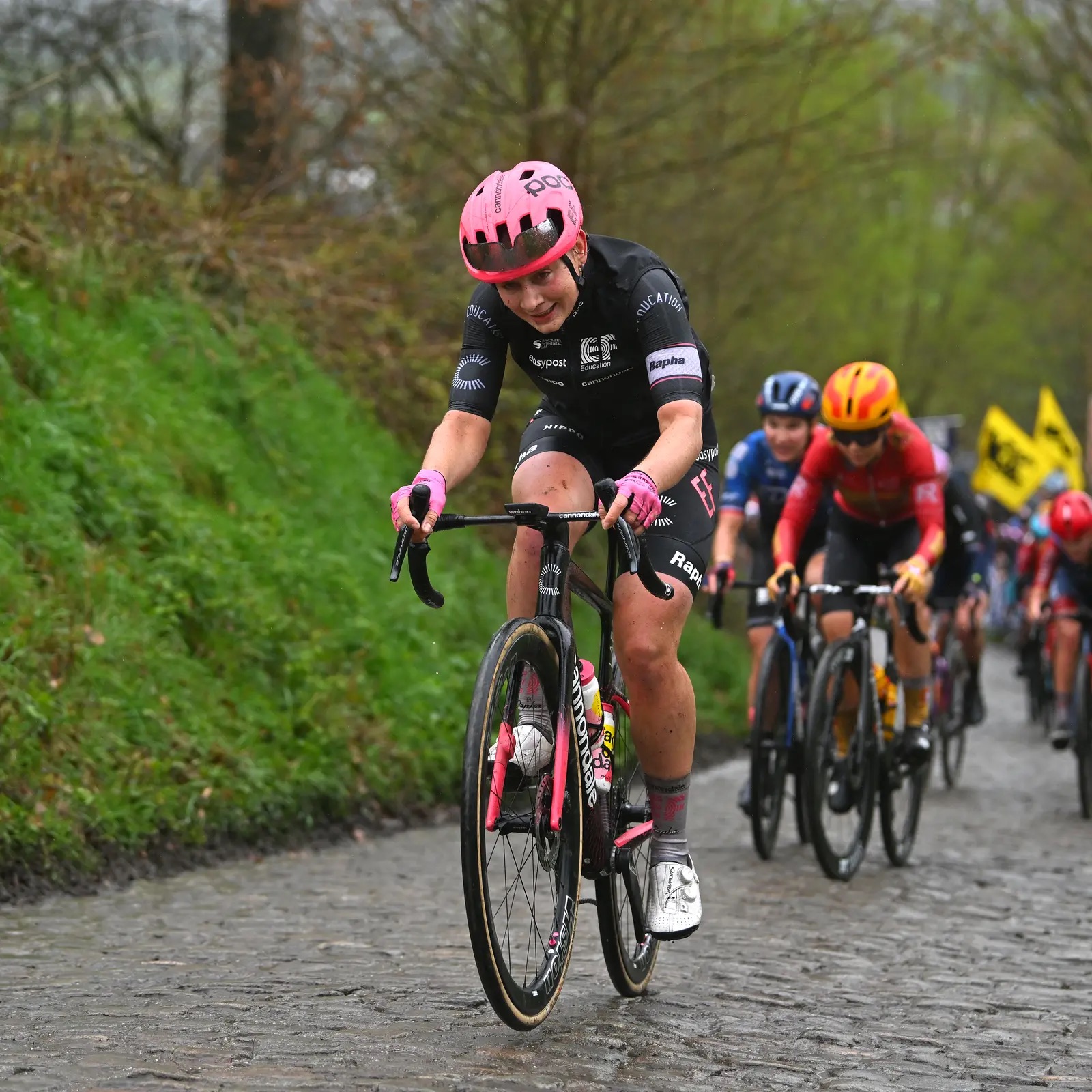 První monument ženského týmu EF Education-Cannondale v roce 2024