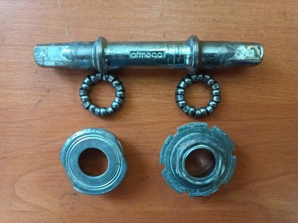 Středová osa Ofmega s miskami