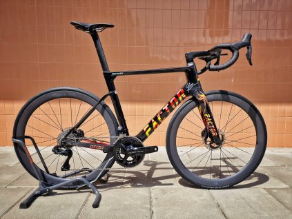 Factor OSTRO V.A.M. 1.0 Chris Froome Edition- Podepsané (Velikost rámu 56)