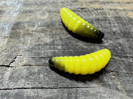 Plujka - larva sršně 3,8cm (Black banana barva) balení po 12ks - Pro spin baits