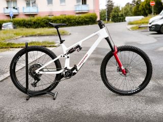 🤩 Megamo Reason CRB 02 2027 White ice skladem! Když jsme ho vybalili, shodli jsme se na jedné věci – tahle "White Ice" je...