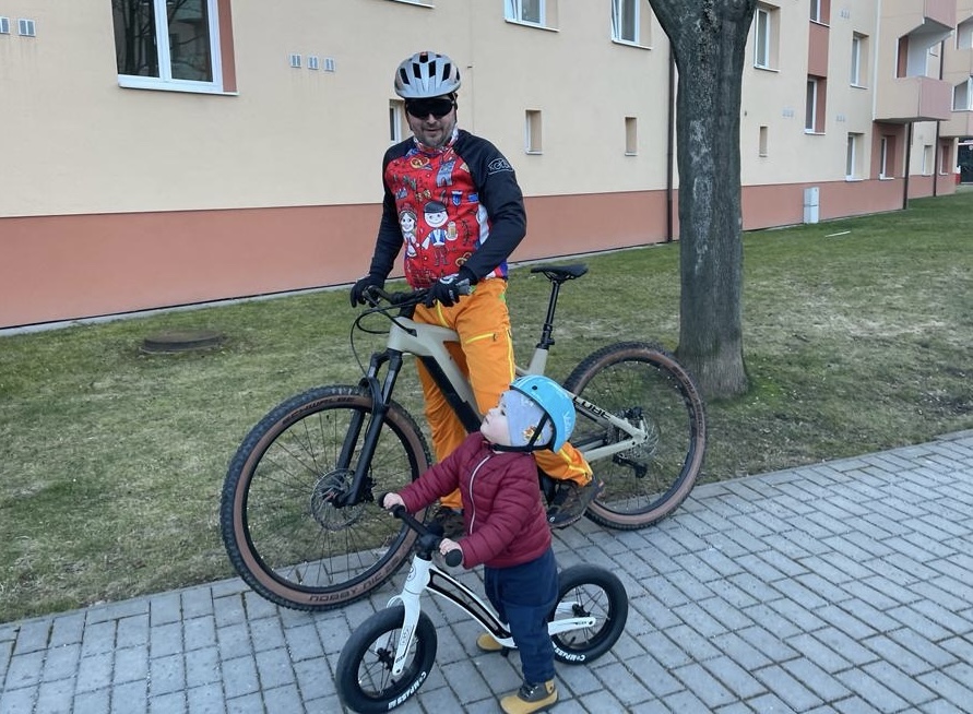 Kdy a jak naučit vaše dítě jezdit na kole