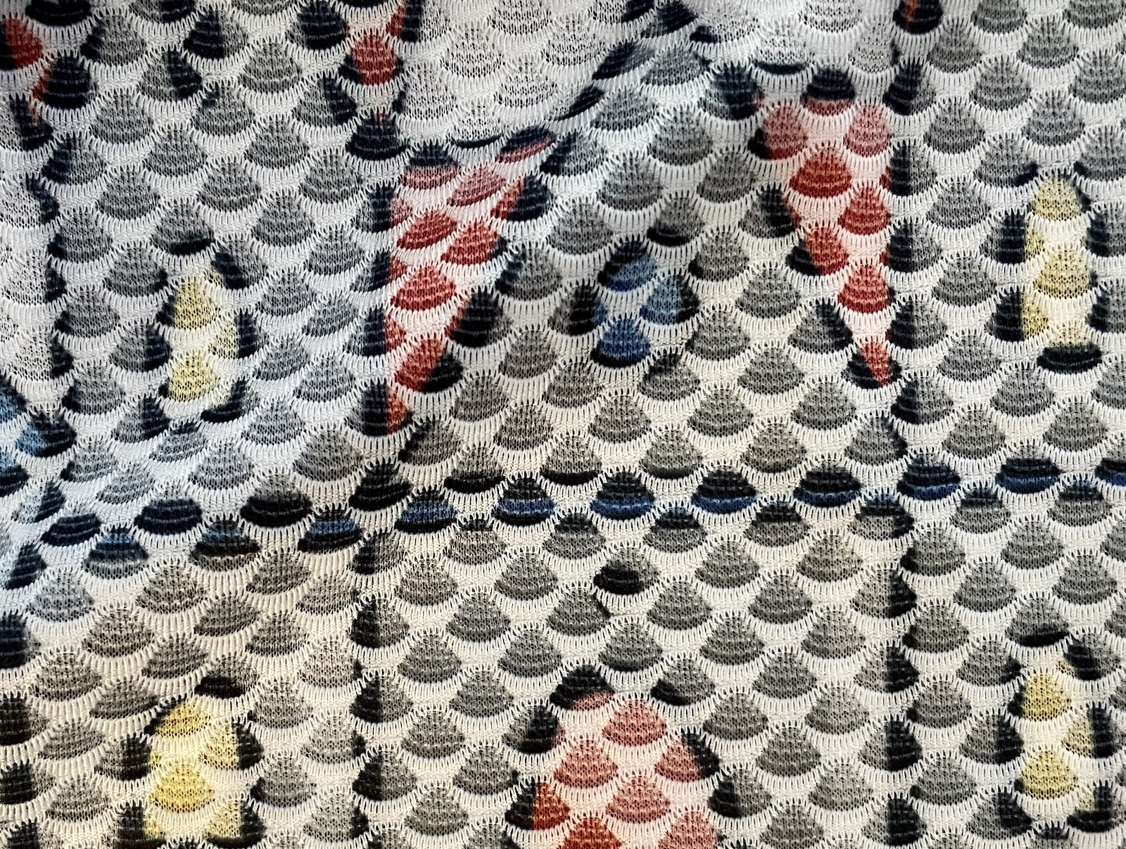 Nové materiály u našich nejprodávanějších funkčních trik Czech a Folklor