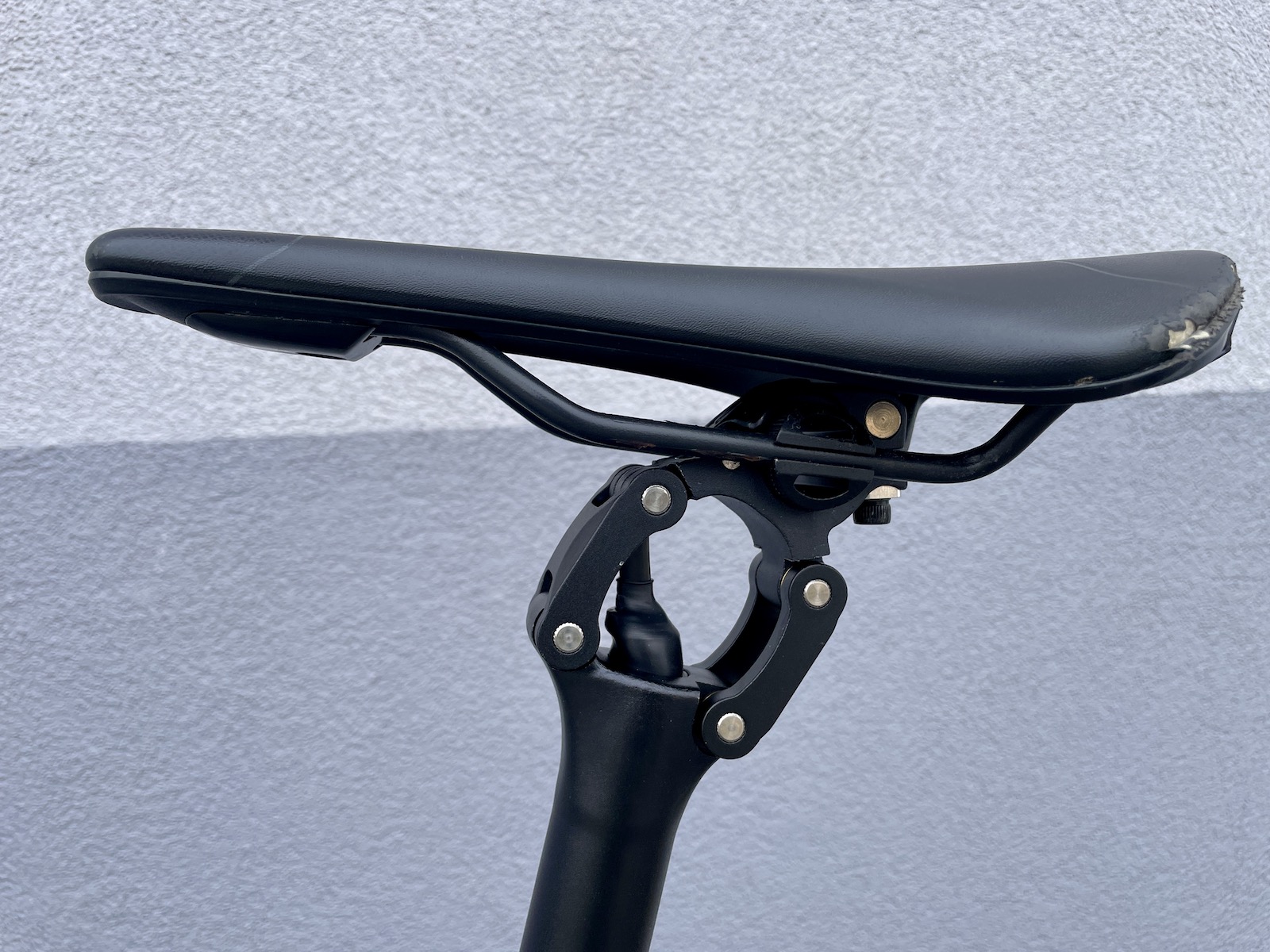 Odpružené sedlovky: Klíč k zlepšení komfortu na MTB elektrokolech