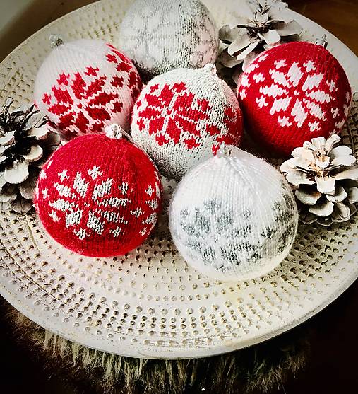Pletené Vianočné ozdoby: Dotyk tepla a tradície