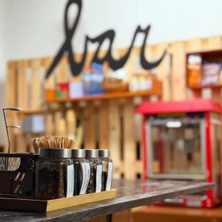 Beckovské kino Každý druhý piatok večerné kino a každú druhú nedeľu niečo pre deti. Kde? Veľká sála Obecného úradu Beckov....