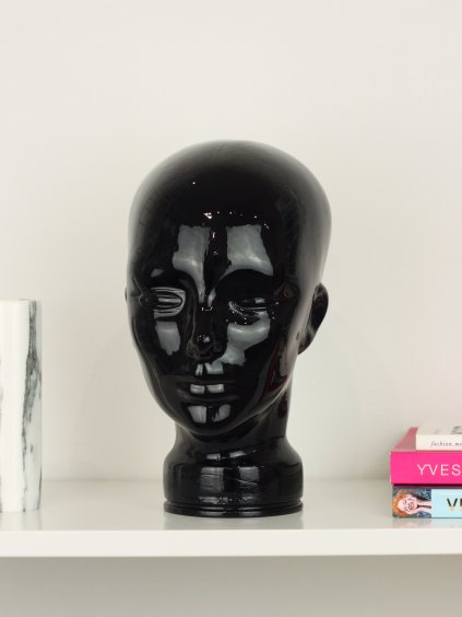 Černá skleněné hlava