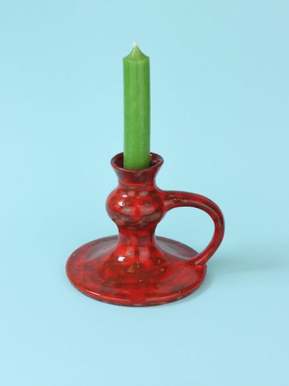 Červený keramický svícen
