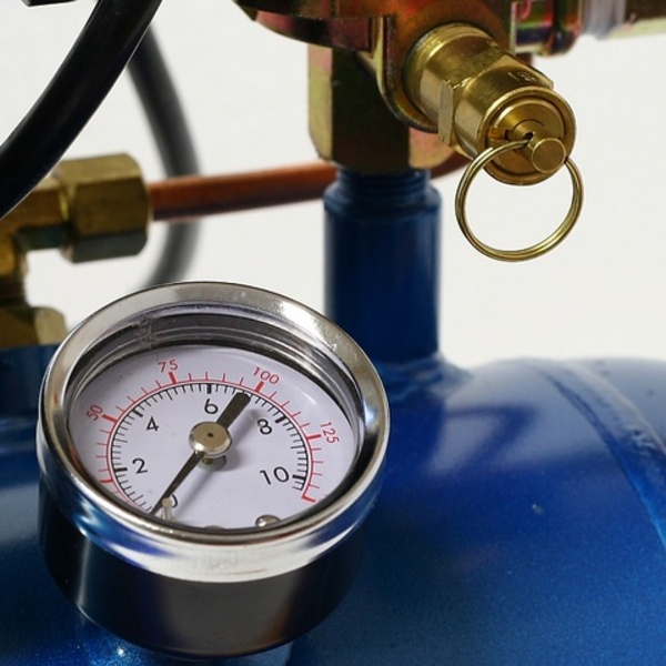 What requirements must compressors for the food industry meet