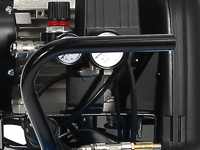 Pressure switch, pressure regulator and two gauges with a DN 7.2 quick coupling