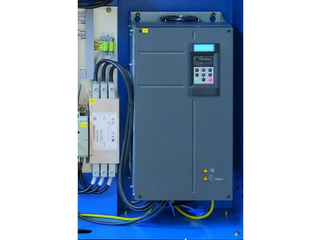 Frekvenčný menič s vektorovým riadením v elektrickom rozvádzači