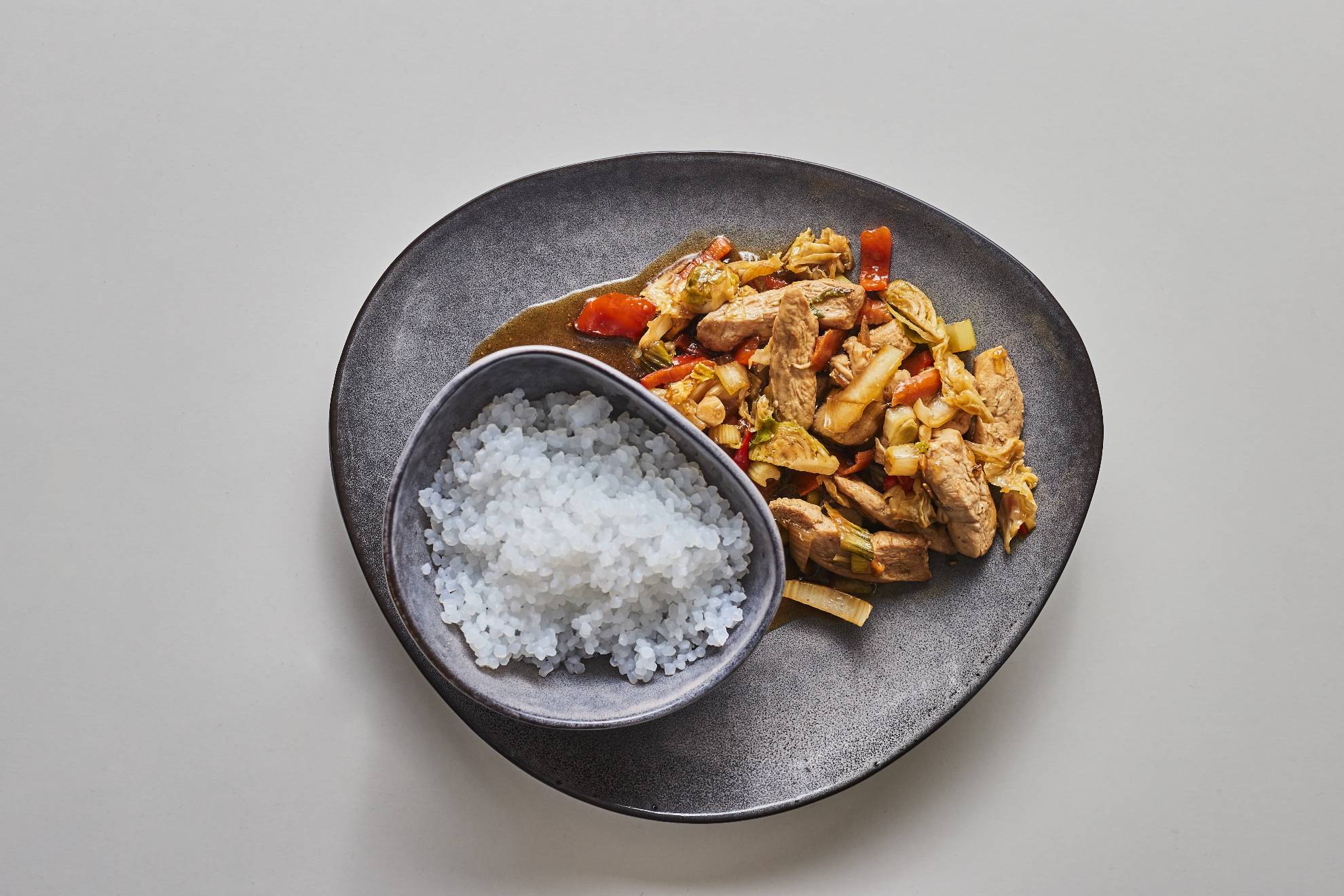 Csirkehúsos kínai étel USUI rizzsel