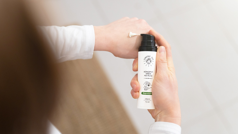 konopny-krem-na-suche-ruce-od-konopneho-taty