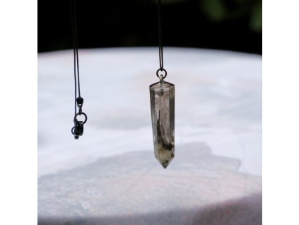 kouřový krystal se šaterem a třpytem