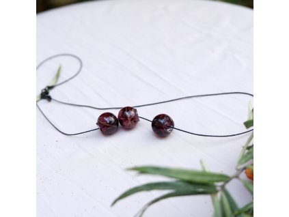 vínové borůvky s jehličím