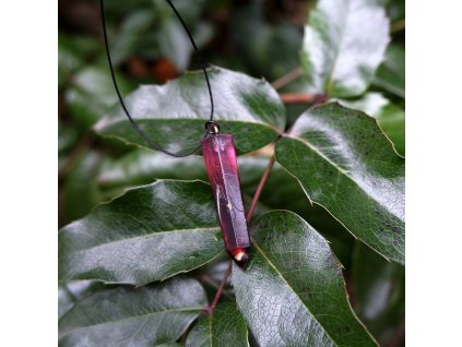 vínový krystal s chmýřím