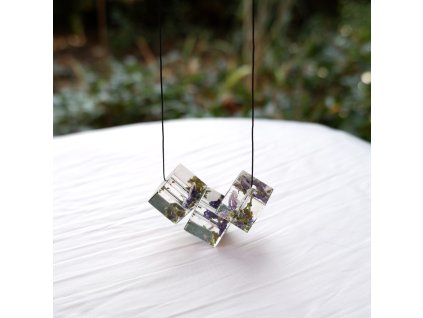 konopí a sléz ve 3 krychlích