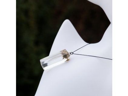 přívěsek s konopím v třpytu