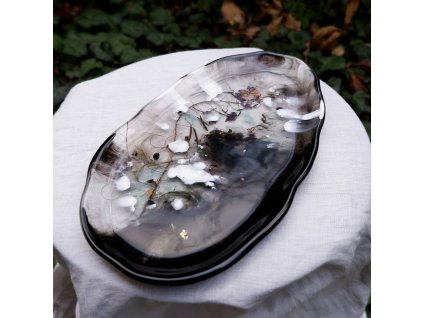 tác černobílý s vrbovkou