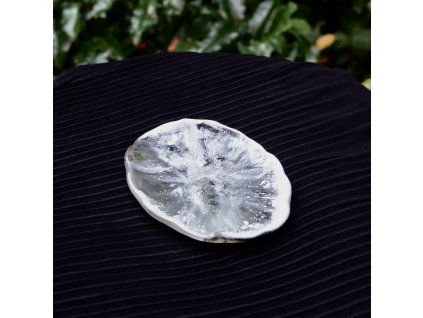 bílý konopný tácek