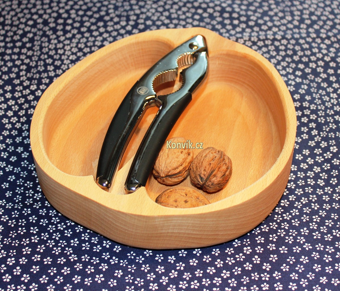 Dřevěná miska z masivu OŘECH s louskáčkem malá