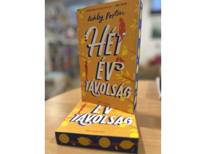 Ashley Poston: Hét év távolság - (Különleges kiadás)