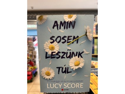 Lucy Score: Amin sosem leszünk túl - (Különleges kiadás)
