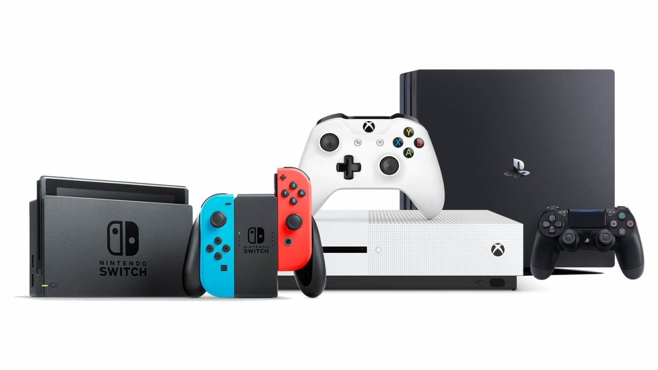 Zleva konzole Nintendo Switch, Xbox One a PlayStation 4