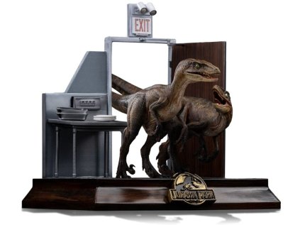 Soška Jurassic Park - Raptors at the Kitchen's Door 28 cm