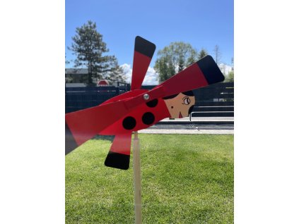 Drevená vrtuľka Lienka