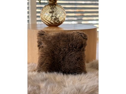 Kussen van schapenvacht bruin
