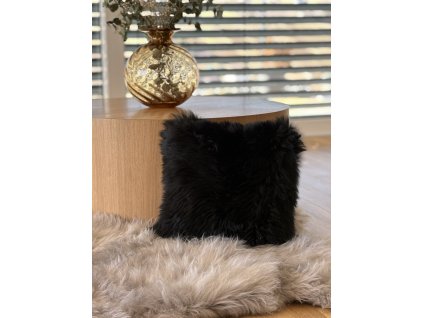 Kussen van schapenvacht zwart