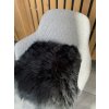 Zitkussen van schapenvacht zwart