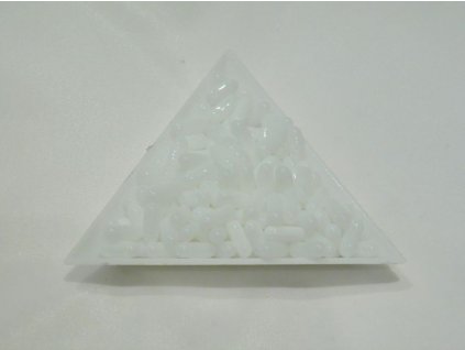 Korálky mačkané - dvoudírkové 02010 bílá mléčná