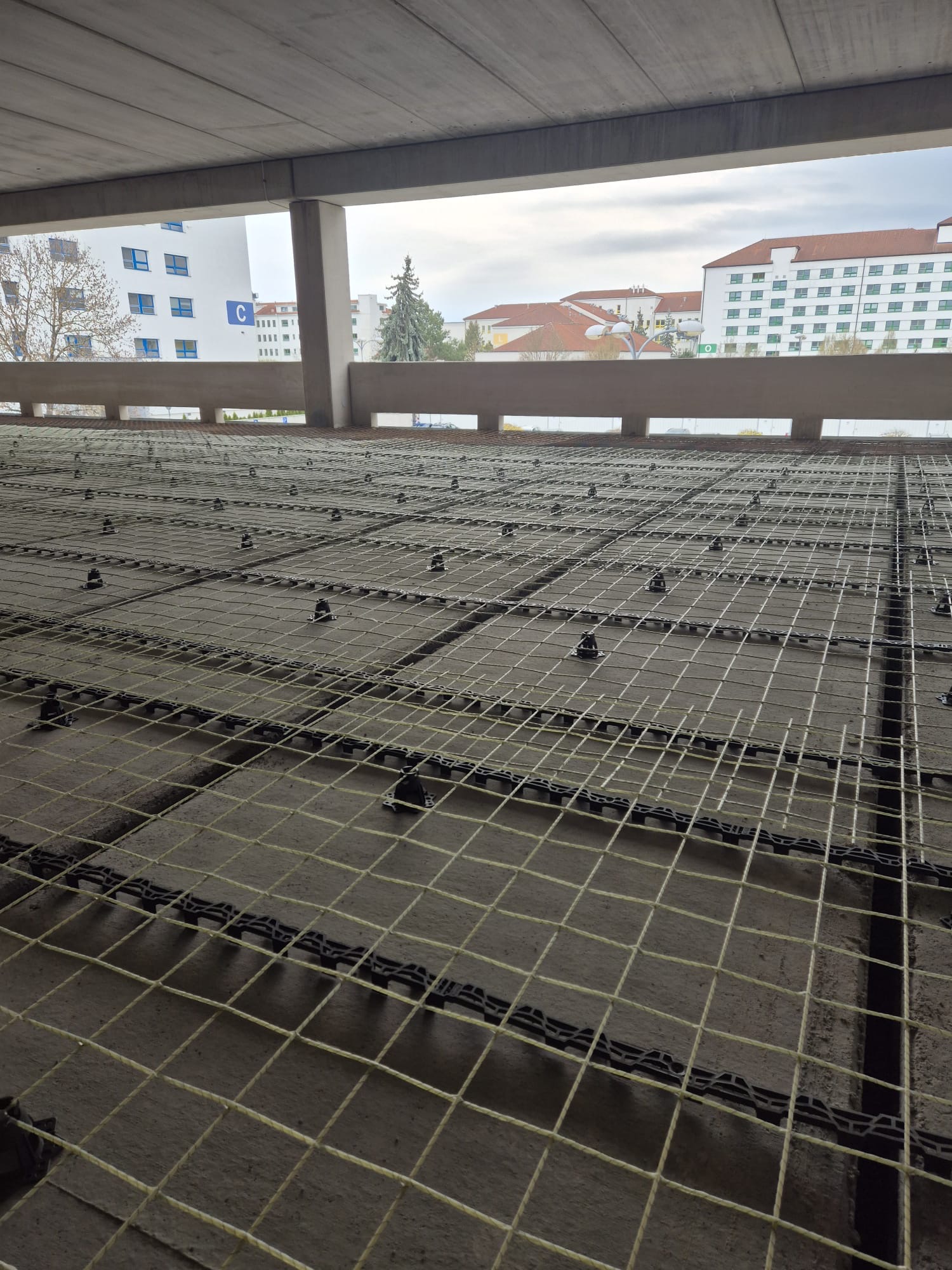 Pokládka kompozitní sítě KOREFIB FiberMesh