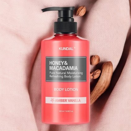 Kundal Honey&Macadamia Body Lotion - Vyživující, hydratační tělové mléko s medem s vůní AMBER VANILLA - 500 ml