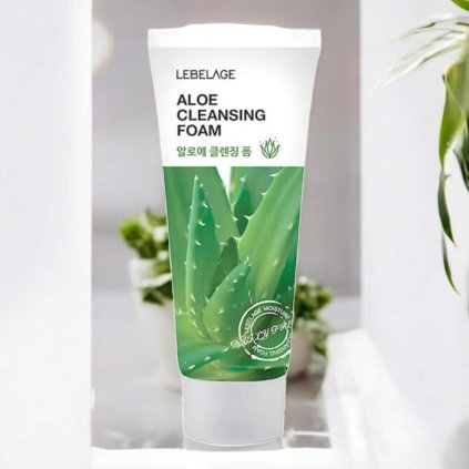 LEBELAGE - Aloe Cleansing Foam - Zklidňující čisticí pěna s Aloe Vera - 180 ml